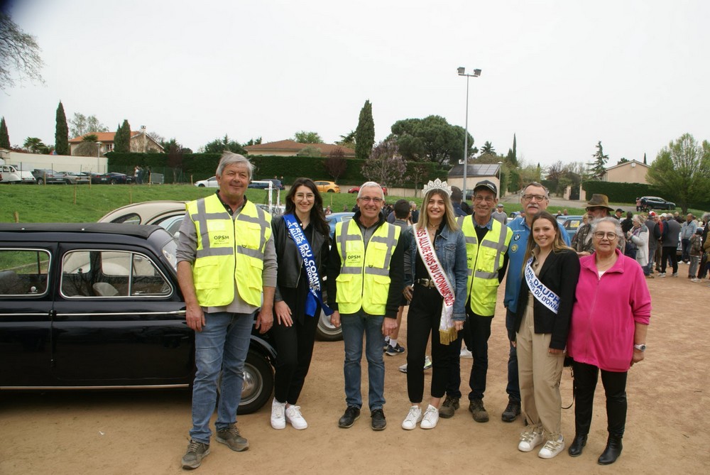 Saint-Laurent-d’Agny 1er rassemblement d’autos anciennes organisé par Le lien des Saint Laurent